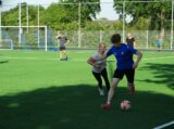 Laatste training S.K.N.W.K. JO10-1 van seizoen 2022-2023 (partijtje tegen de ouders) (61/165)